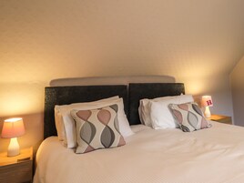 Cottage | 4 bedrooms, individually decorated, individually furnished, free WiFi