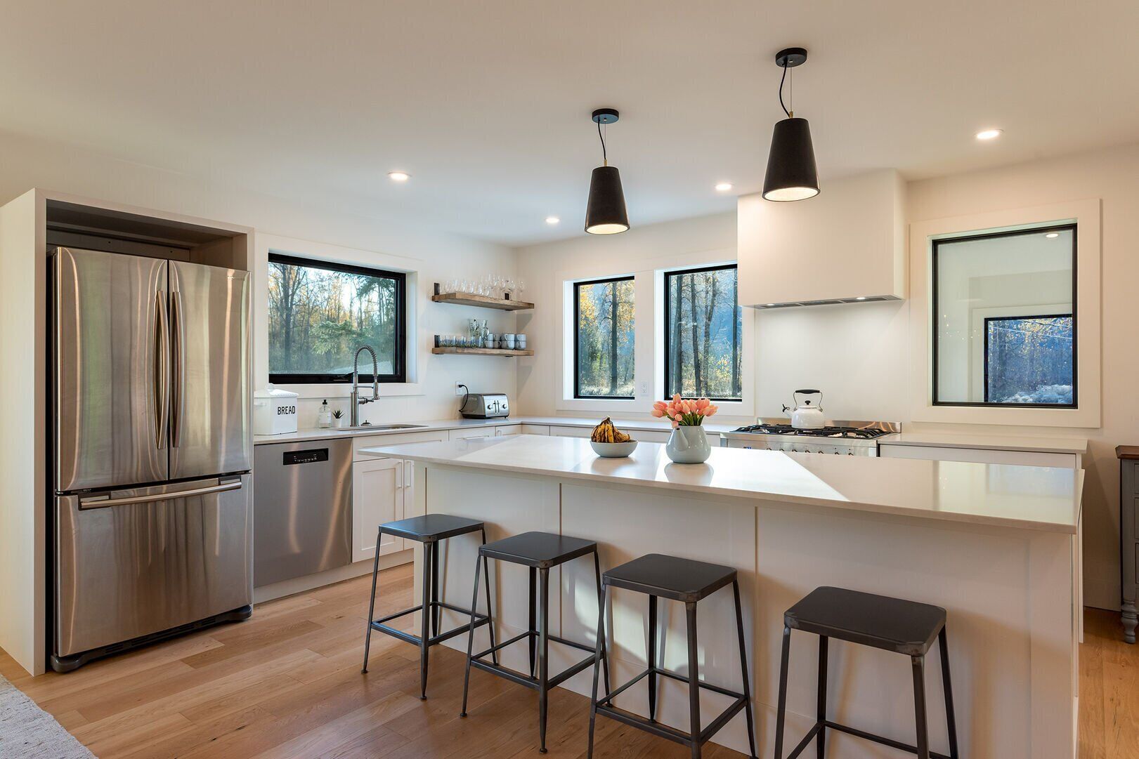 ثلاجة، ميكروويف، فرن، موقد طهي مسطح