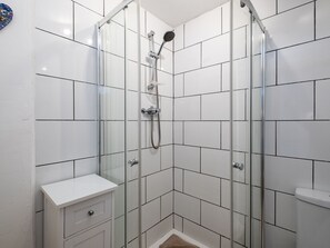 Cottage | Bathroom | Shower