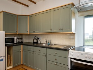 Cottage | Private kitchen | Cookware/dishes/utensils