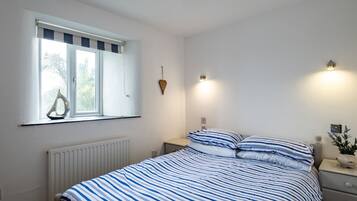 Cottage | 2 bedrooms, individually decorated, individually furnished, free WiFi