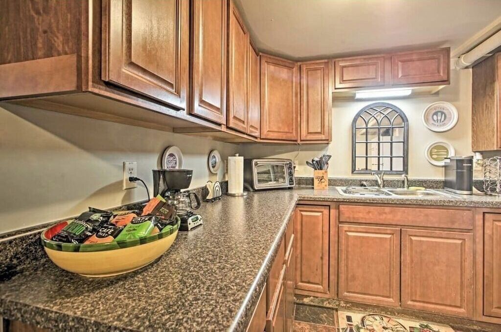 Coffee/tea maker, toaster oven, dining tables