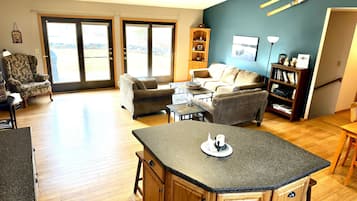 TV connectée, cheminée, chaßne hi-fi