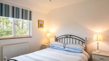 Cottage | 3 bedrooms, individually decorated, individually furnished, free WiFi