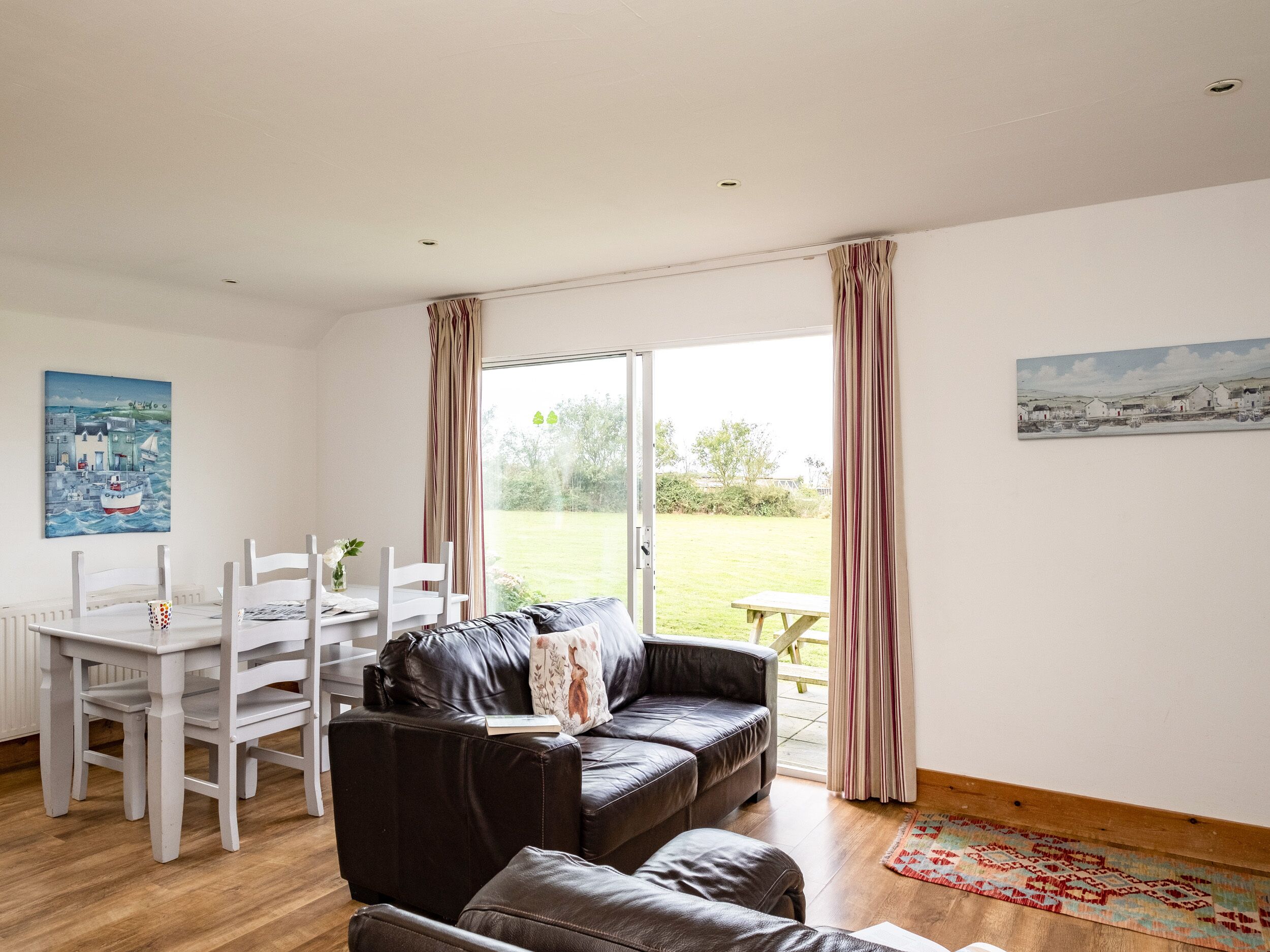 코티지 | 거실 | DVD 플레이어