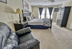 4 bedrooms, desk, free WiFi