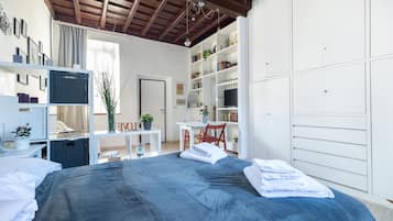 1 bedroom, iron/ironing board, travel cot, free WiFi