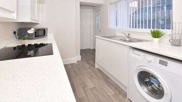 House, Private Bathroom | Private kitchen