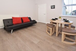 House, Private Bathroom | Lounge