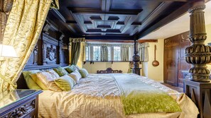 2 bedrooms, travel crib, WiFi, bed sheets