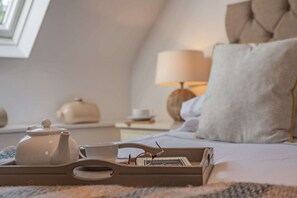 2 bedrooms, hypo-allergenic bedding, iron/ironing board, travel crib