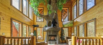 Splashing Treehouse! Private pool-Hot tub!