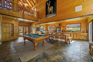 Game room - Splashing Treehouse! Private pool-Hot tub! (Sevierville)