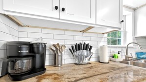 Kaffetrakter/tekoker, kjøleskap, mikrobølgeovn og ovn