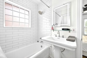 Combined shower/tub, towels, soap, toilet paper