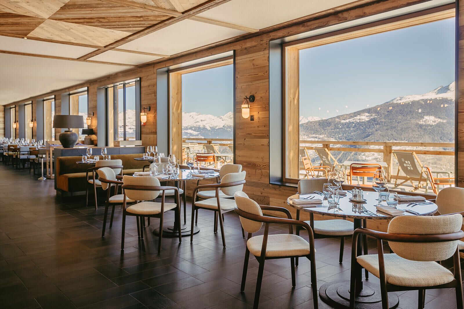 2 restaurants, breakfast, lunch served; local and international cuisine