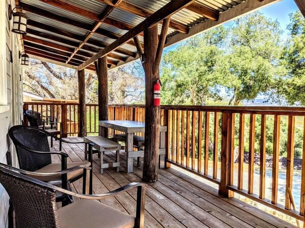 Outdoor dining - # 6. The Hawks Hideout - Cabin W/ Lake Views (San Diego County)
