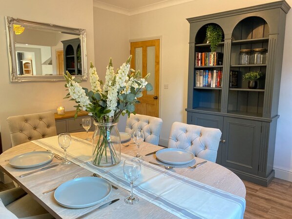 Casa | Cocina privada | Refrigerador, microondas, horno y parrilla de estufa 