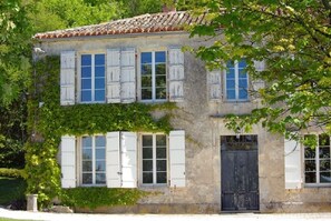 Exterior - Grand Logis -15% discount until end of August (Mouthiers sur Boeme)