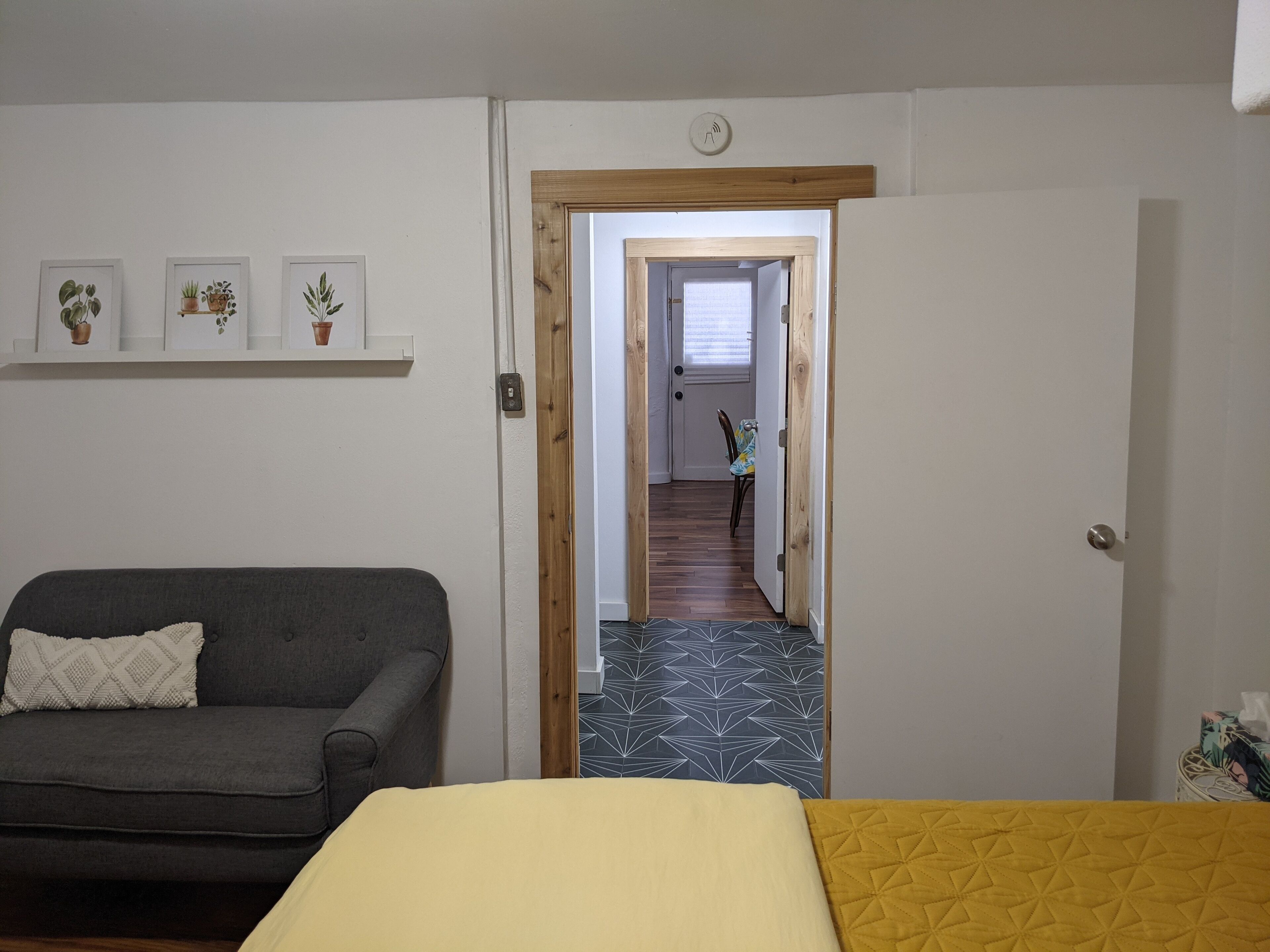 1 habitación, tabla de planchar con plancha, wifi gratis y ropa de cama 