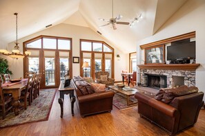 Televisión, chimenea