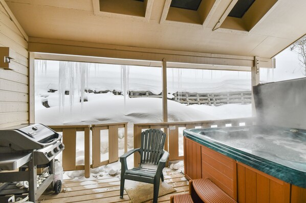Deluxe Townhome | Balcony