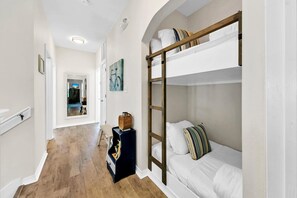 3 bedrooms, iron/ironing board, Internet, bed sheets