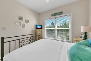 3 bedrooms, iron/ironing board, Internet, bed sheets