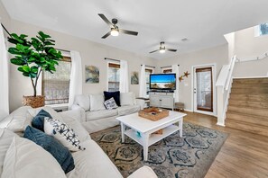 Living area - Stars Hollow Cottage | Pet Friendly 30A Home + 3 Porches + Pool Access (Santa Rosa Beach)