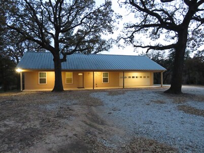 Gorgeous 2 bed 2 bath house on 3 acres on Hwy 82