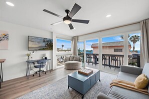 Smart-tv, boeken, een muziekbibliotheek en een filmbibliotheek