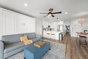 Smart TV, books, music library, video library - Lux Oceanview SemiADA Condo with Bikes and Pets OK (San Clemente)