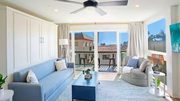 TV, DVD player, books, stereo