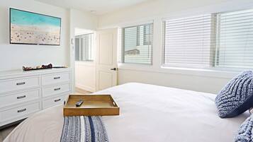 1 camera, una scrivania, ferro/asse da stiro, culla da viaggio