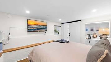 1 Schlafzimmer, Schreibtisch, Bügeleisen/Bügelbrett, Reisekinderbett