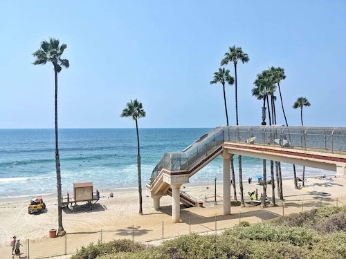 Oceanview Retreat Steps to Beach with Bikes and AC