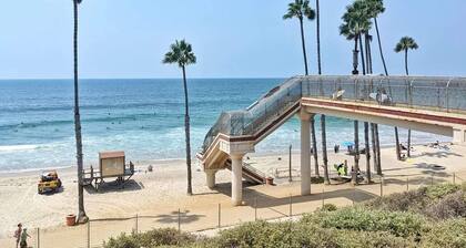 Oceanview Retreat Steps to Beach with Bikes and AC