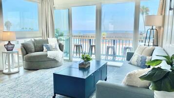 TV, lettore DVD, impianto stereo, studio