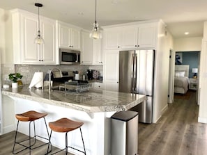 Fridge, microwave, oven, stovetop - Oceanview Penthouse Walk to beach Bikes Pets ok (San Clemente)