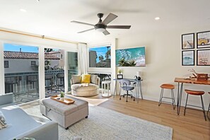 Smart TV, Netflix, Hulu, books - 95 Walk Score Bikes 300Mbps 2minBeach 5starpromise (San Clemente)