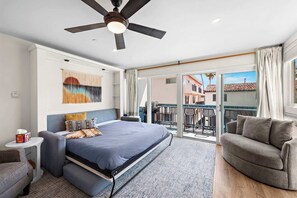 办公桌、熨斗/熨衣板、旅行婴儿床、免费 WiFi