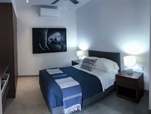1 habitación, tabla de planchar con plancha, wifi gratis y ropa de cama