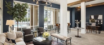 Pool-Hot Tub-Free Parking-Gym-Fast Wifi