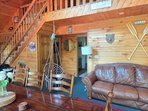 Smart TV, fireplace, books - Cabin on a private lake near ATV trails (Danbury)