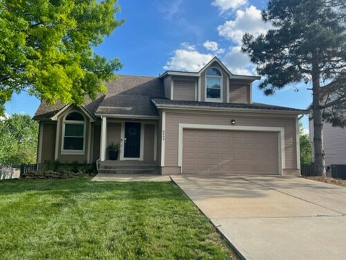 Spacious 4 BDRM, Game Room, 85” TV, Fenced Yard