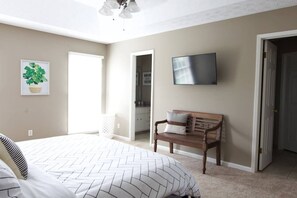 3 bedrooms, desk, iron/ironing board, travel crib