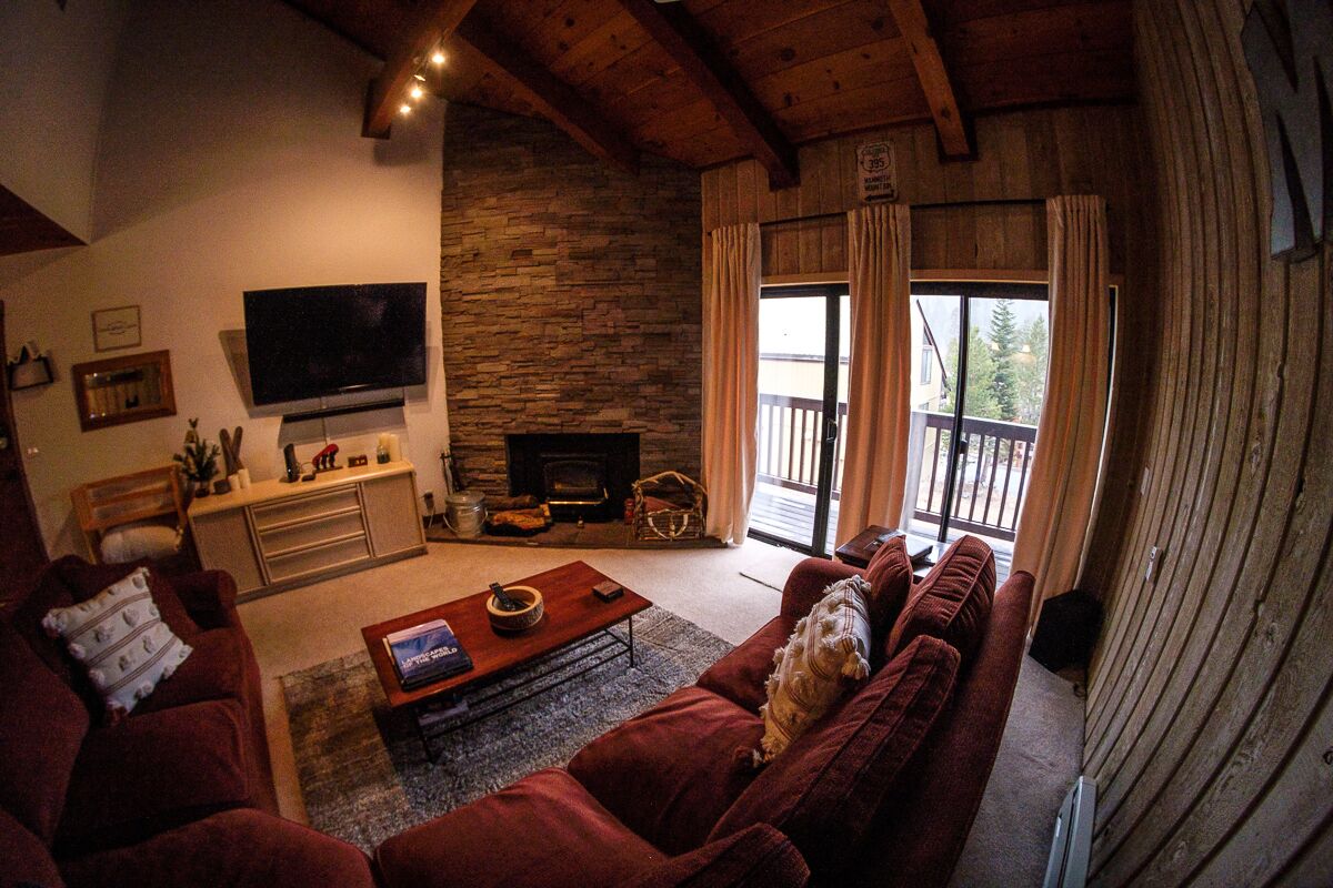 Smart TV, fireplace, stereo