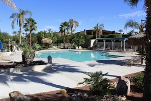 Piscina all'aperto, una piscina riscaldata