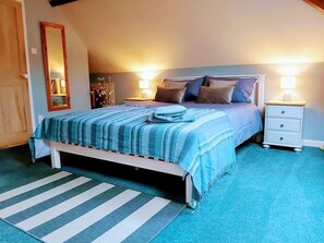 3 bedrooms, desk, iron/ironing board, travel cot