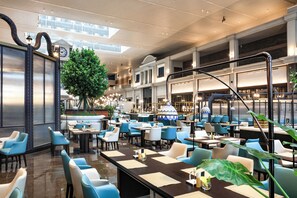 Desayuno buffet diario (CNY 100 por persona)